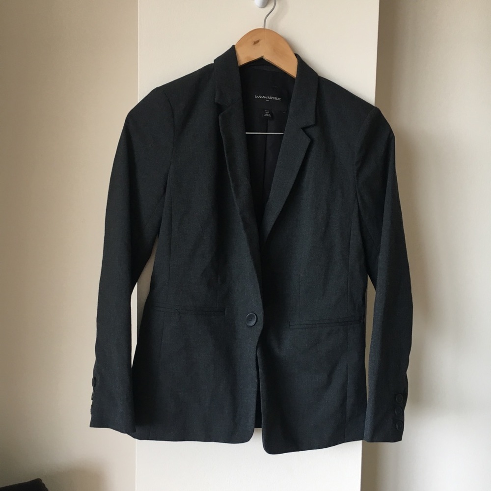 Banana republic suit (with both skirt and pants)